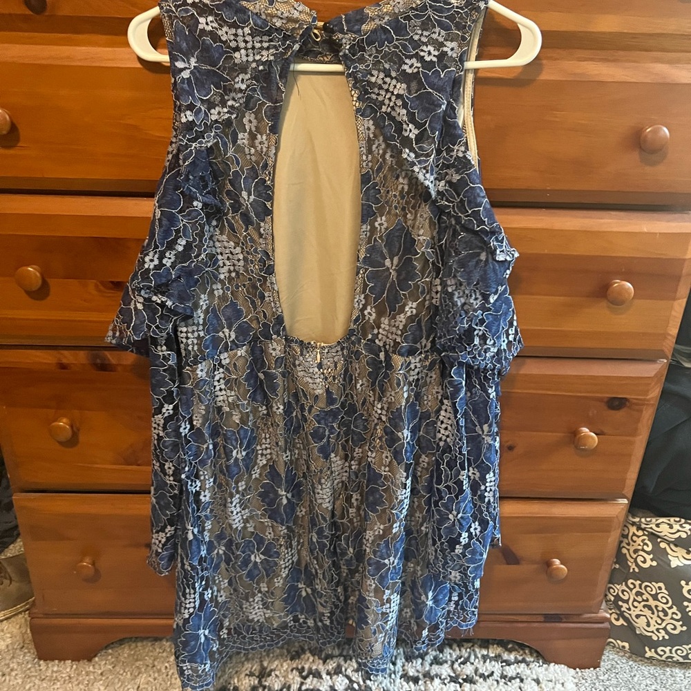 Large Venus blue lace dress